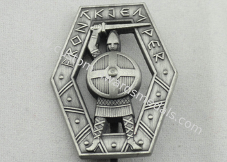 Cubra con cinc la insignia del guerrero de la aleación 3D, insignias de plata antiguas del metal del clip del recuerdo de la galjanoplastia