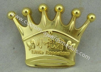 la corona 3D de cobre amarillo muere logotipo suave pegado del chapado en oro del Pin del esmalte modificado para requisitos particulares