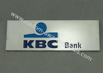 Las insignias del banco del recuerdo KBC a presión fundición con el níquel brillante, golpecito adhesivo
