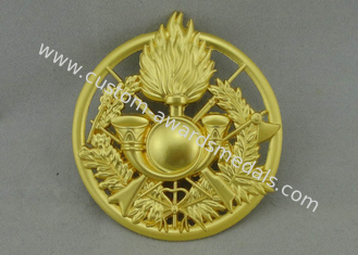 2,5 avanzan lentamente insignias completas del premio 3D, a presión las insignias brumosas de los militares del oro de la fundición