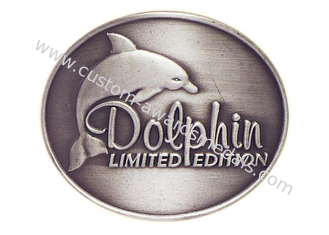 Insignia curvada galjanoplastia de plata antigua modificada para requisitos particulares del delfín, insignias del recuerdo del estaño para la taza