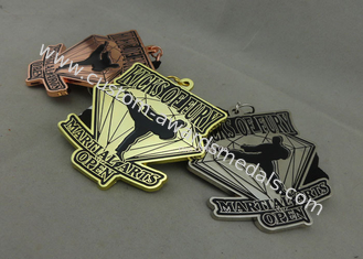 Las medallas modificadas para requisitos particulares de la cinta de los artes marciales, a presión medalla del esmalte de la fundición con el acollador sublimado