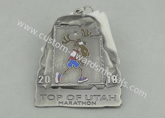 Medallas de la cinta del Triathlon del lago Arcada, media medalla del maratón con la cinta corta