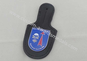 Insignia del bolsillo del cuero de Kommando y llaveros de cuero personalizados con el niquelado