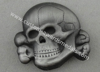 El recuerdo de plata antiguo del cráneo de la galjanoplastia Badges el latón sellado con el Pin de la broche