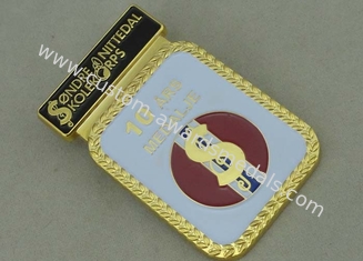 Las insignias suaves del esmalte de la medalla del oro 3D de la aleación del cinc a presión fundición con el Pin de la broche