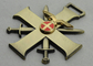 Insignias con el chapado en oro antiguo, dos pedazos del recuerdo de la espada de la cruz del metal de la aleación del cinc combinados
